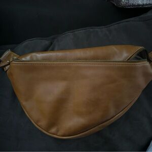 Andar full leather bum bag.
